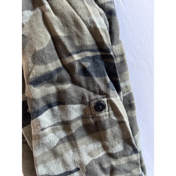 Sanctuary Camo Roll Tab Sleeve Boyfriend Shirt Button Up Womens Size M - Picture 6 of 8